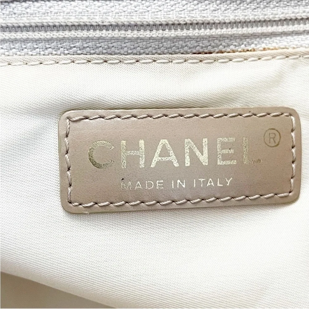 AUTHENTIC Chanel Vintage Ligne Travel Tote in nude​​​​​​​​​​